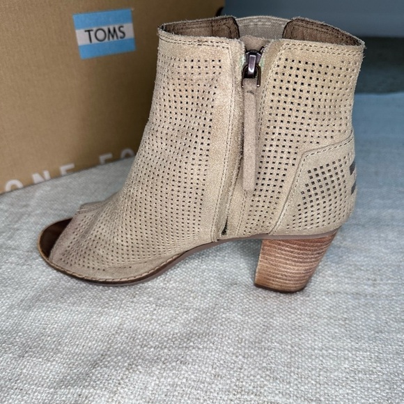 TOMS Majorca Peep Toe Bootie (Stucco Suede Perforated) block heel - Picture 13 of 16